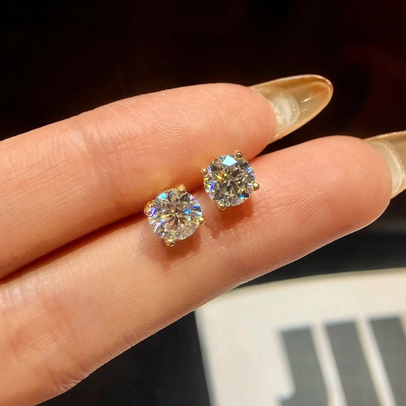 Women's Elegant 925 Silver Moissanite Stud Earrings, Daily Wear
